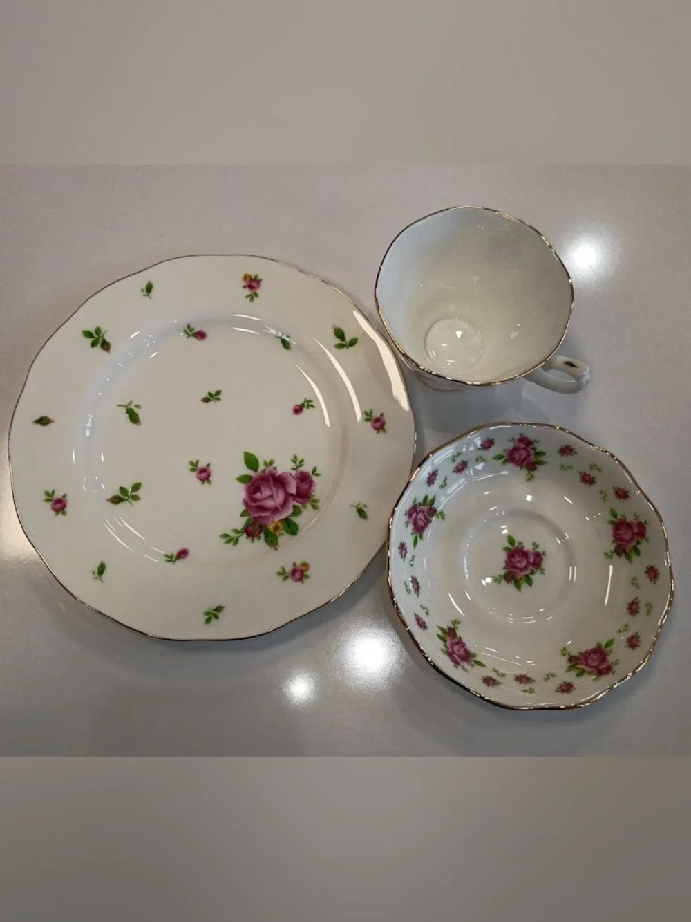 Royal Albert New Country Roses White 3-Piece Set (Teacup, Saucer, Plate 8